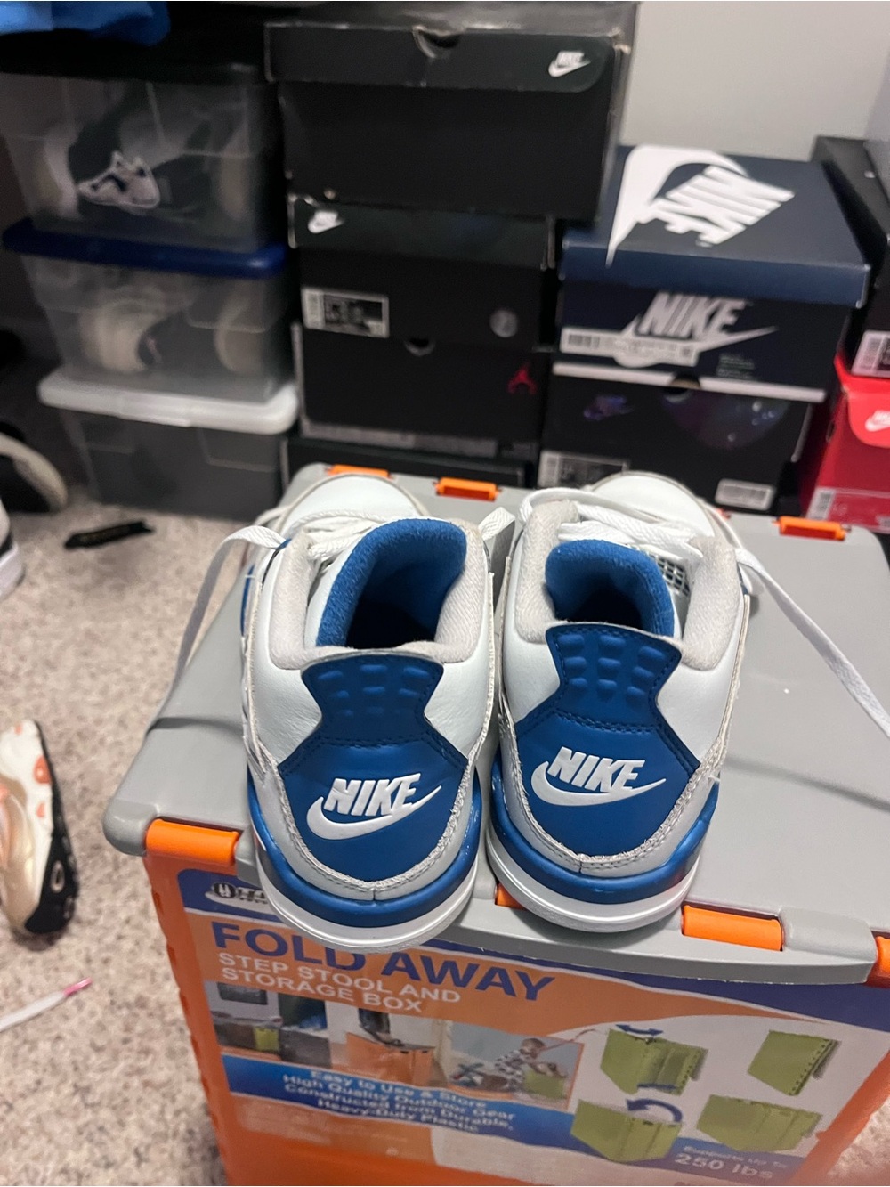 Nike Kids White and Blue Low-Top Sneakers